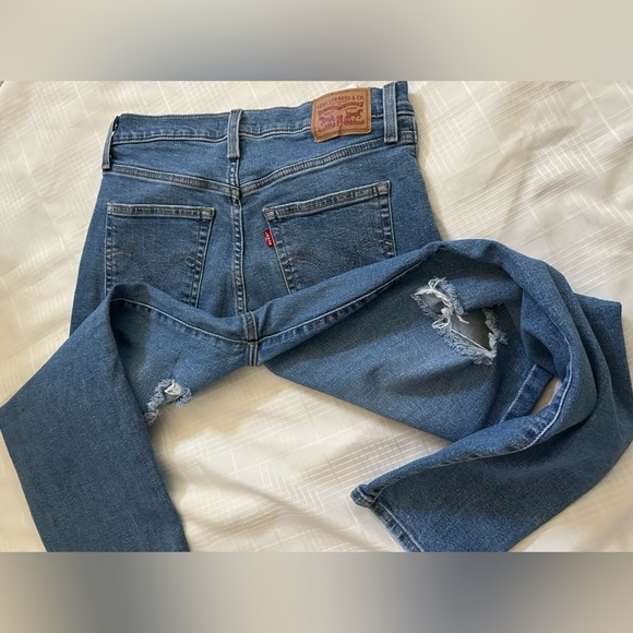 Levi's Mom Jean High Waisted Women's 30 Medium Blue Stretch Denim Distressed - Picture 9 of 12